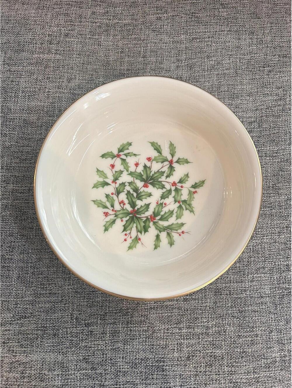 Lenox Holiday China Fruit Dessert Bowl 5 1/4” Gold Trim Holly And Berry